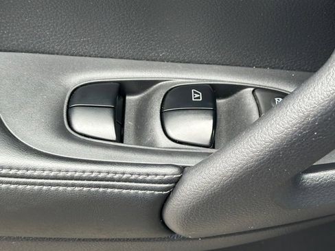 Used 2017 Nissan Rogue S image 24