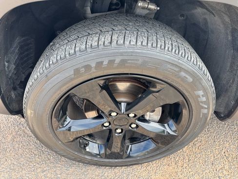 Used 2023 Jeep Grand Cherokee Altitude RWD image 43