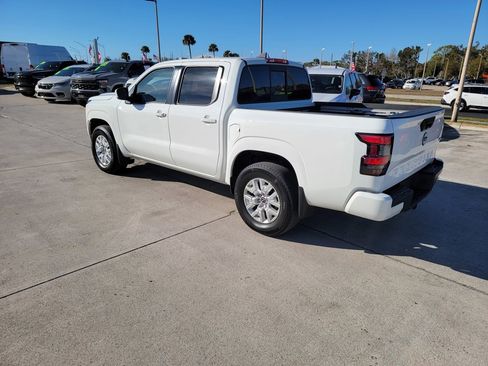 Used 2022 Nissan Frontier SV image 3