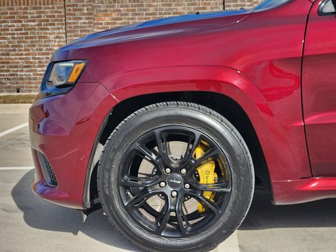 Used 2017 Jeep Grand Cherokee SRT image 10