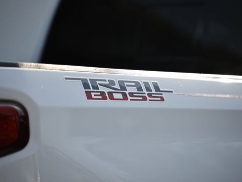 Used 2024 Chevrolet Silverado 1500 LT Trail Boss w/ LT Trail Boss Premium Package AWD/4WD image 9