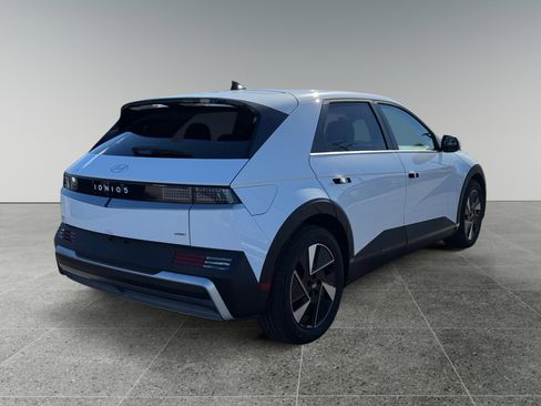 New 2025 Hyundai Ioniq 5 SE image 5