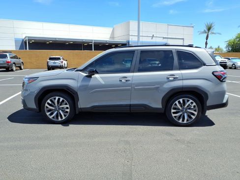 Used 2025 Subaru Forester Touring w/ Popular Package - Touring AWD/4WD image 7