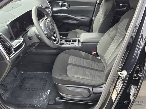 Used 2025 Kia Sorento LX image 11