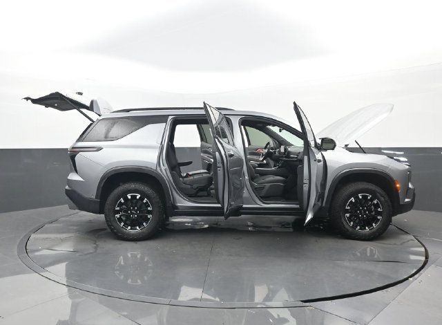 Used 2024 Chevrolet Traverse Z71 w/ Enhanced Driving Package AWD/4WD image 33