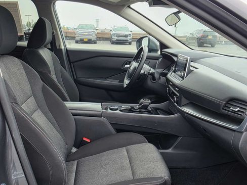 Used 2025 Nissan Rogue SV AWD/4WD image 11