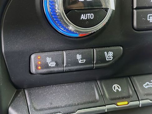 Used 2022 GMC Sierra 1500 SLT image 22