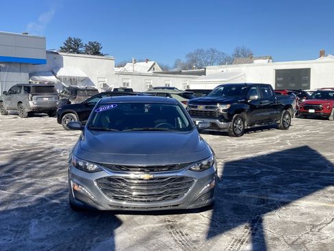 Used 2024 Chevrolet Malibu LT image 2