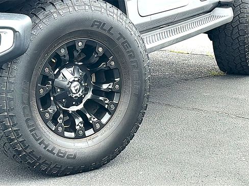 Used 2018 Jeep Wrangler Unlimited Sahara AWD/4WD image 3