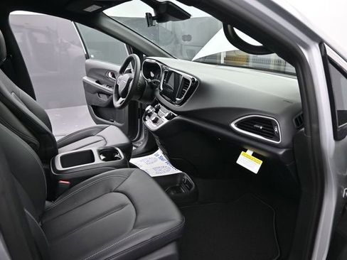 New 2026 Chrysler Voyager LX image 22