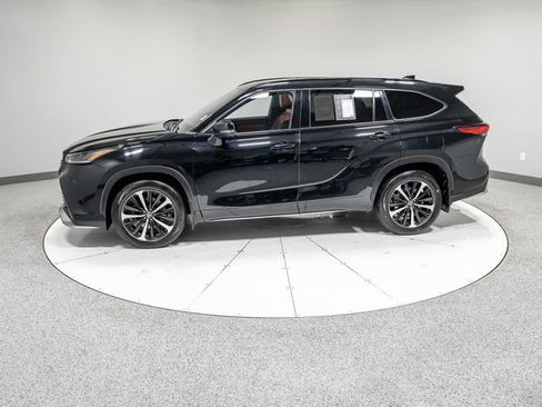 Used 2021 Toyota Highlander XSE AWD/4WD image 37