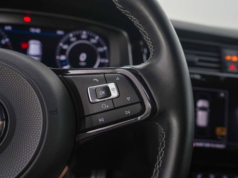 Used 2018 Volkswagen Golf R 4-Door AWD/4WD image 24