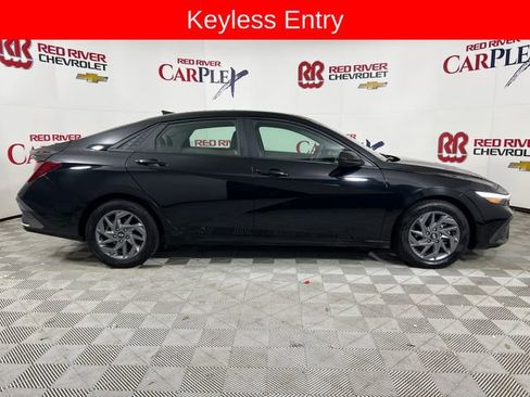 Used 2024 Hyundai Elantra SEL image 10