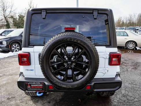 Used 2023 Jeep Wrangler Unlimited Sahara w/ Cold Weather Group image 5