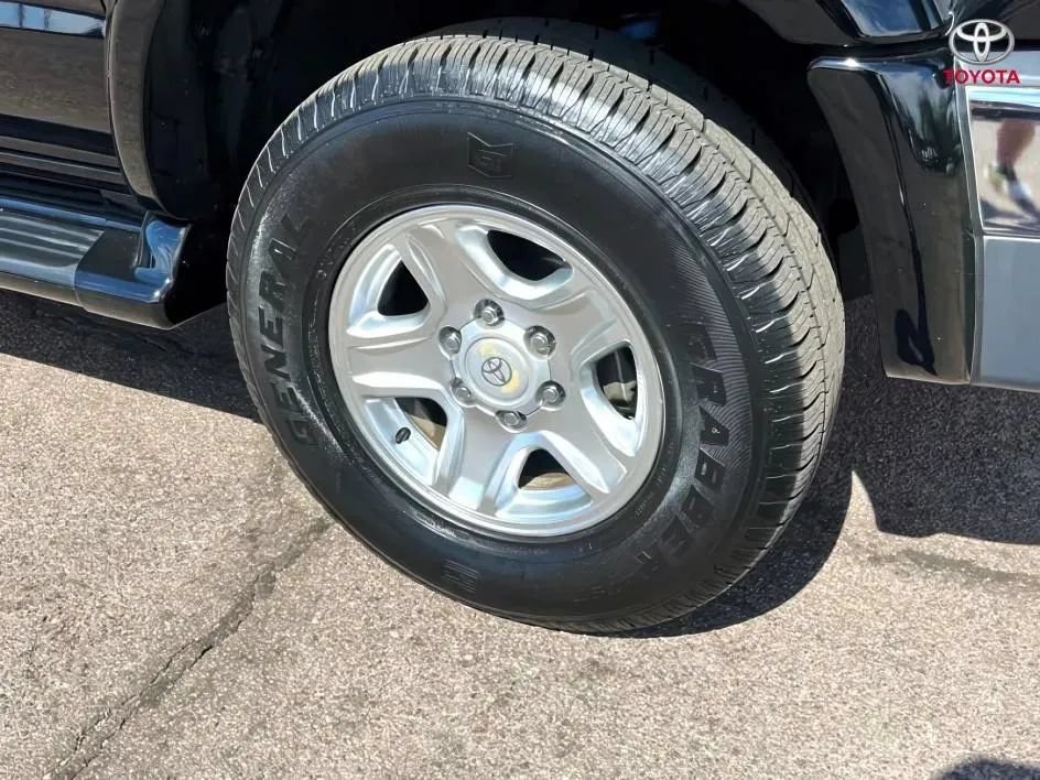 Used 2001 Toyota 4Runner SR5 w/ Upgrade Value Pkg 3 AWD/4WD image 25