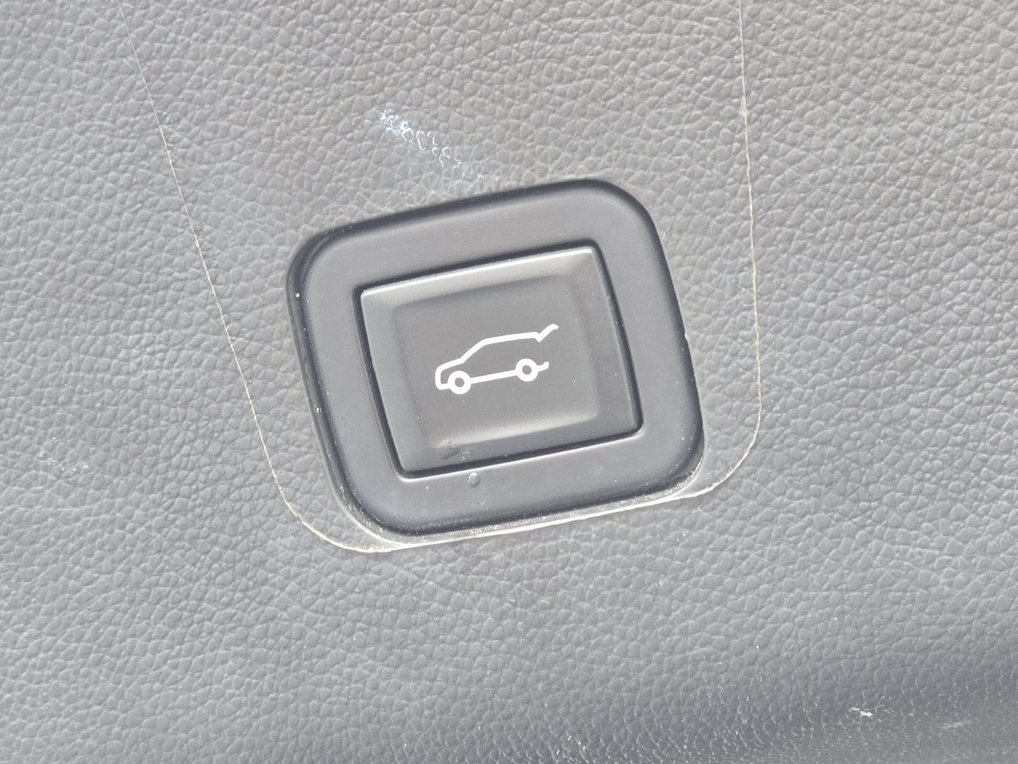 Used 2023 Chevrolet Traverse LT FWD image 17