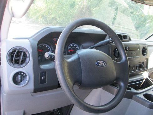 Used 2014 Ford E-250 and Econoline 250 image 8