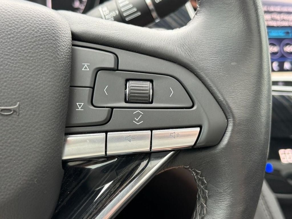 Used 2024 Cadillac XT6 Premium Luxury w/ Technology Package AWD/4WD image 18