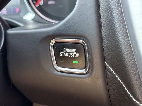 Used 2022 GMC Acadia SLE w/ Driver Convenience Package image 13