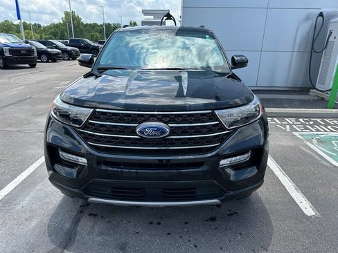 Used 2024 Ford Explorer XLT w/ Equipment Group 202A AWD/4WD image 2