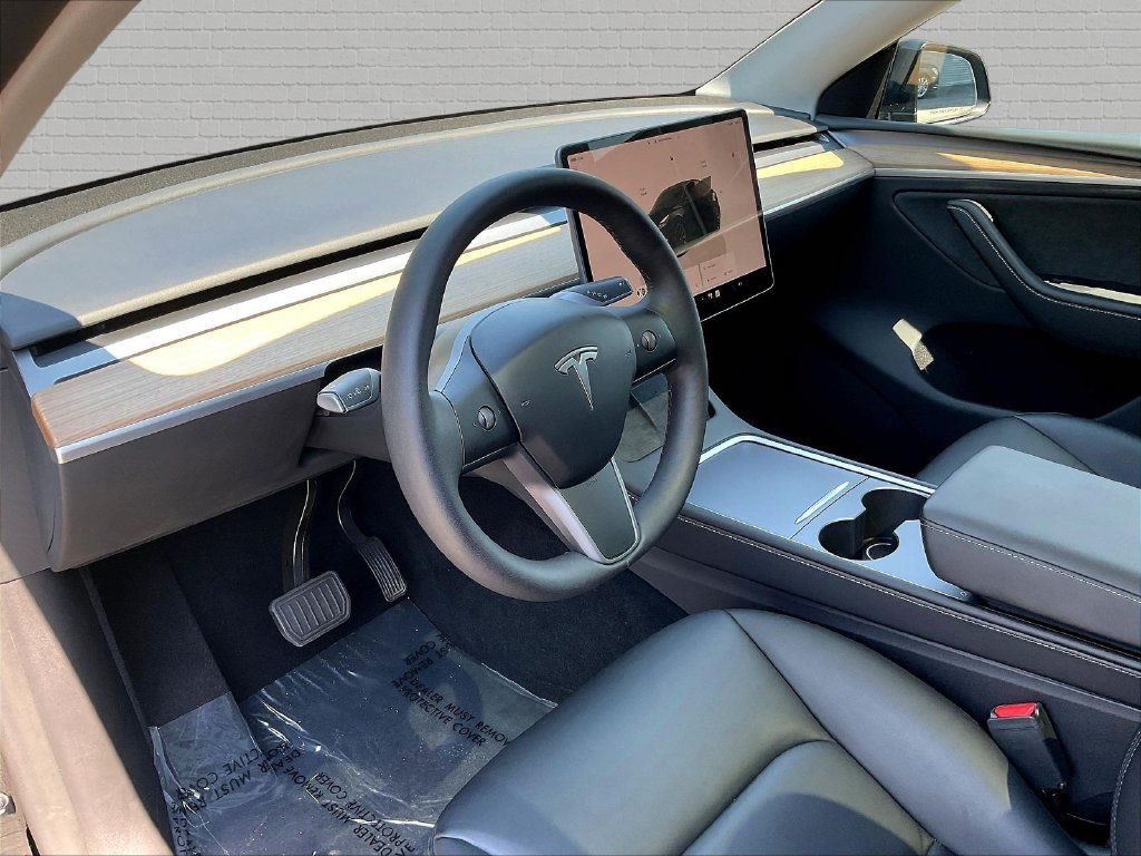 Used 2024 Tesla Model Y Long Range AWD/4WD image 10