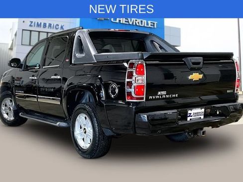 Used 2010 Chevrolet Avalanche LT w/ Luxury Package AWD/4WD image 4