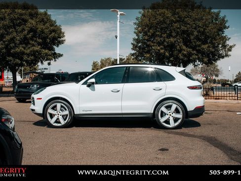 Used 2021 Porsche Cayenne AWD/4WD image 4