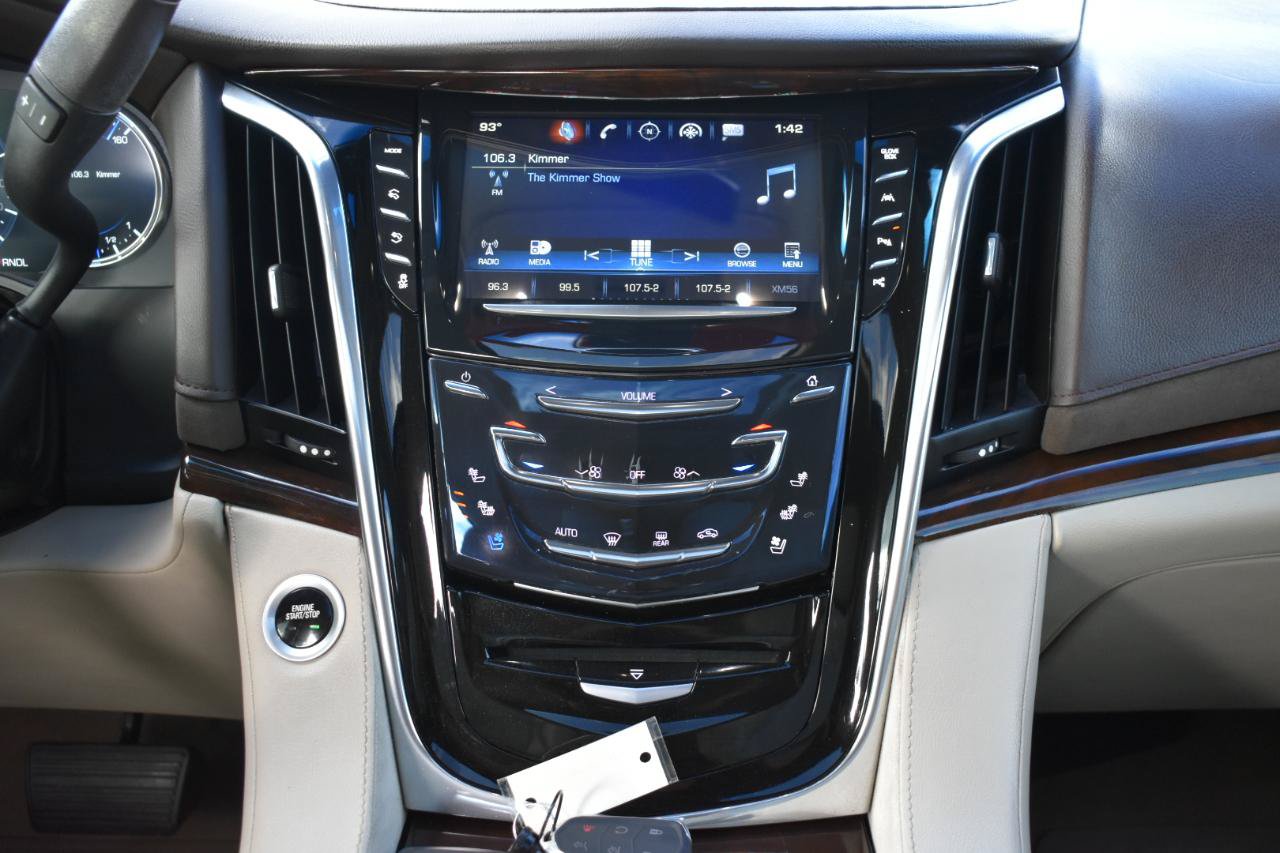 Used 2017 Cadillac Escalade Premium Luxury AWD/4WD image 19