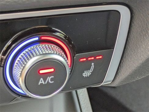 Used 2025 Audi Q3 2.0T Premium image 24