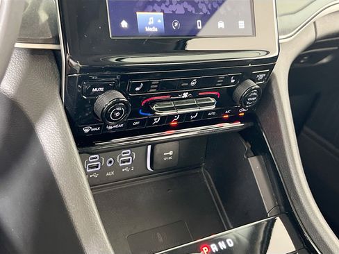 Used 2023 Jeep Grand Cherokee Laredo w/ Luxury Tech Group I image 15