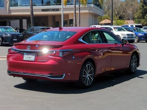 Used 2025 Lexus ES 300h w/ Premium Package FWD image 5