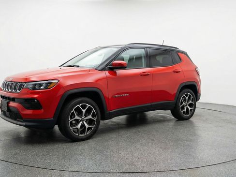 Used 2025 Jeep Compass Limited image 2