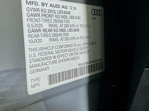 Used 2025 Audi Q6 e-tron Premium Plus w/ Premium Plus AWD/4WD image 24