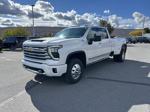 Used 2024 Chevrolet Silverado 3500 High Country w/ Technology Package image 3