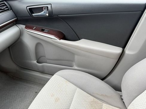 Used 2014 Toyota Camry XLE image 19