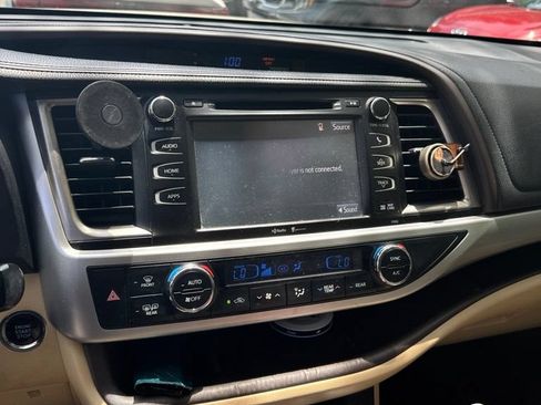 Used 2015 Toyota Highlander XLE AWD/4WD image 4