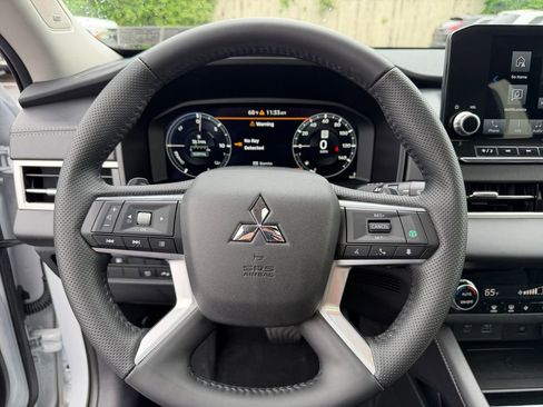 Used 2025 Mitsubishi Outlander SE AWD/4WD image 15