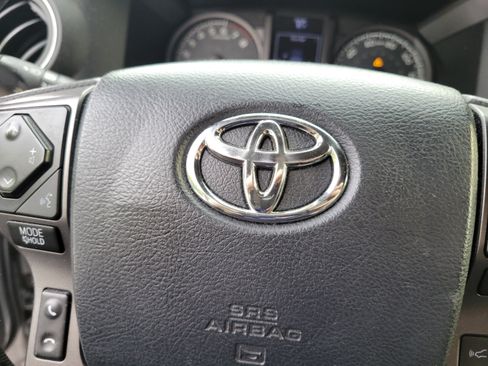 Used 2018 Toyota Tacoma TRD Sport RWD image 23