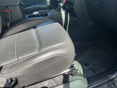 Used 2018 Jeep Wrangler Unlimited Sahara AWD/4WD image 15