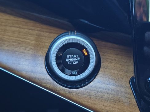 Used 2022 Jeep Grand Wagoneer Series III w/ Flexible Seating Group image 32