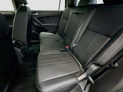 Used 2023 Volkswagen Tiguan SE FWD image 12