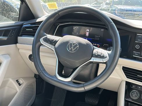 Used 2023 Volkswagen Jetta SE w/ Panoramic Sunroof Package FWD image 24