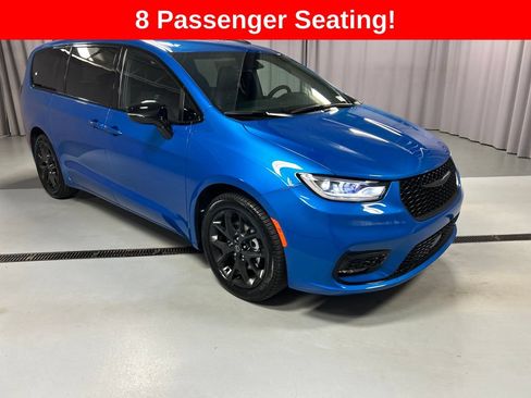New 2026 Chrysler Pacifica Select w/ S Appearance Package FWD image 1