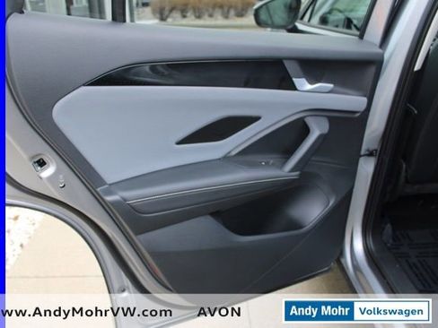 Used 2025 Volkswagen Tiguan SE AWD/4WD image 26
