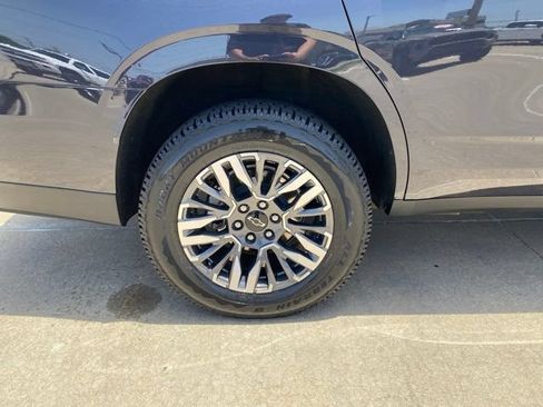 Used 2025 Chevrolet Tahoe Z71 AWD/4WD image 26