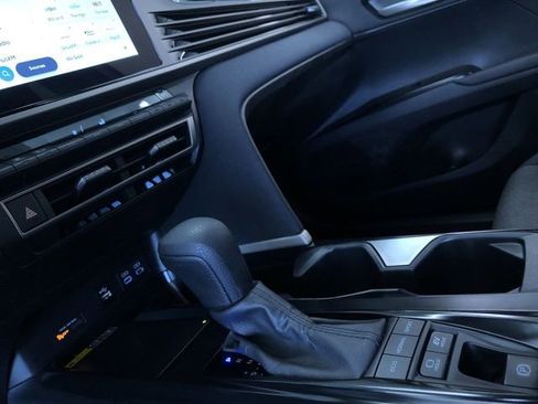 Used 2025 Toyota Camry LE image 29