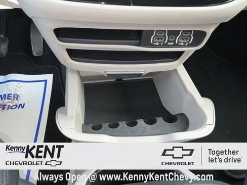 Used 2023 Chrysler Pacifica Touring-L image 30