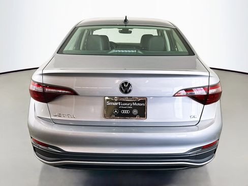 Used 2024 Volkswagen Jetta SE FWD image 6