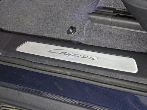 Used 2025 Porsche Cayenne Coupe image 18