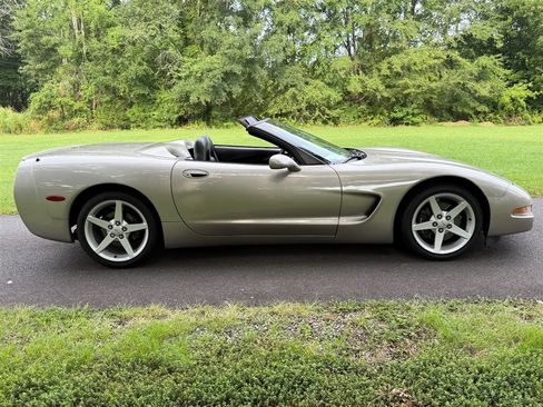 Used 1999 Chevrolet Corvette Convertible w/ Memory Pkg RWD image 36